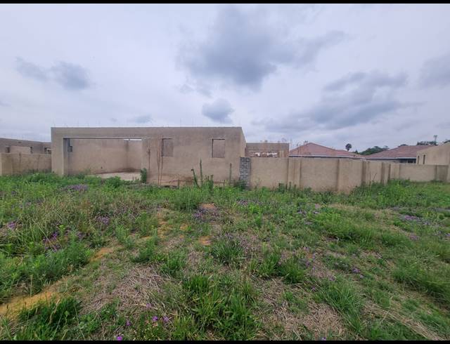 3 BEDROOM TOWNHOUSE FOR SALE IN ARCON PARK